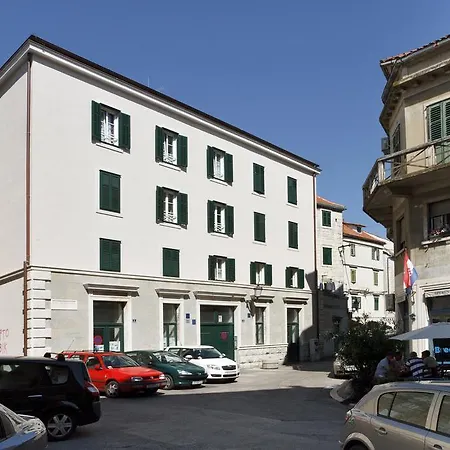 Esmeralda Apartment *