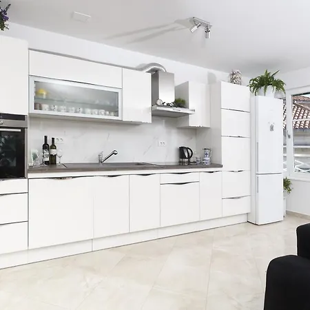 Apartment Esmeralda Split