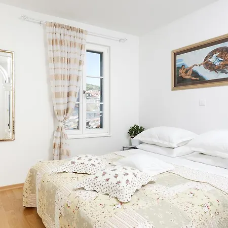 Apartment Esmeralda *